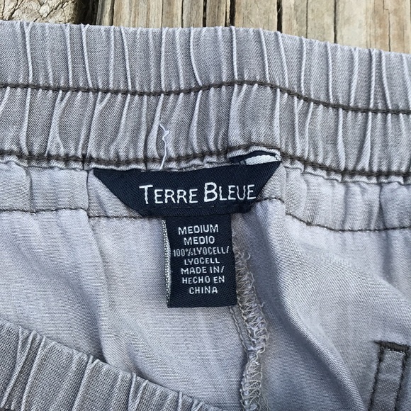 Grey shorts - Picture 3 of 3